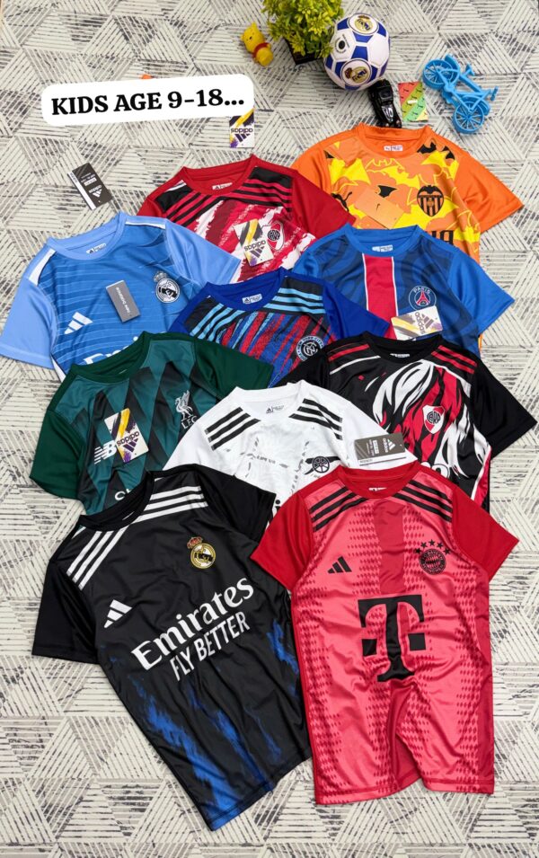 MULTI BRAND FOOTBALL EDITION KIDS ROUNDNECK