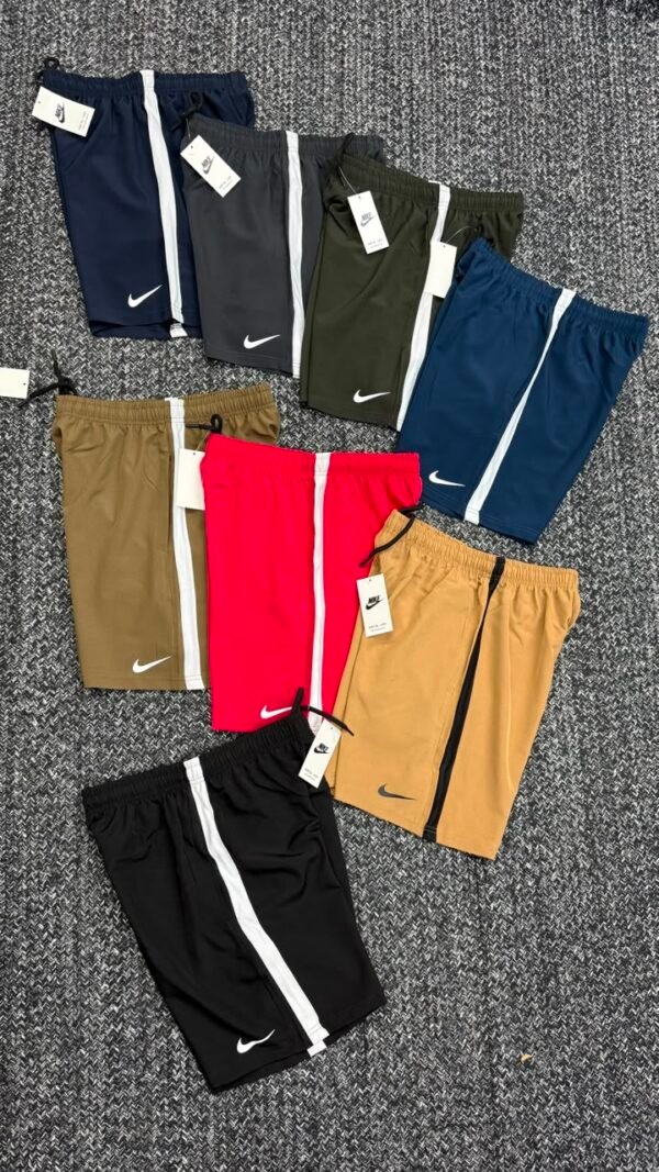 NIKE ECONOMIC SINGLE STRIPES SHORTS